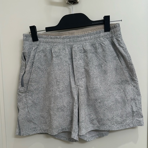 Men’s Lululemon grey & white Pace Breaker shorts, 5 inch lined. Size medium. - Picture 1 of 4